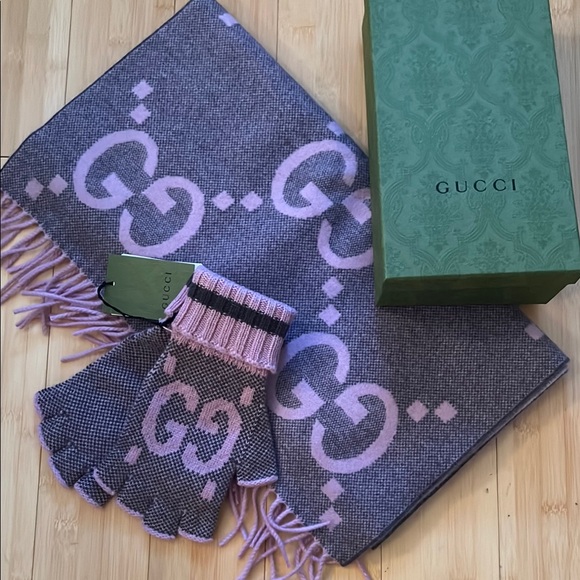 Gucci Accessories - Gucci Lavender Purple Cashmere Scarf and Gloves Set